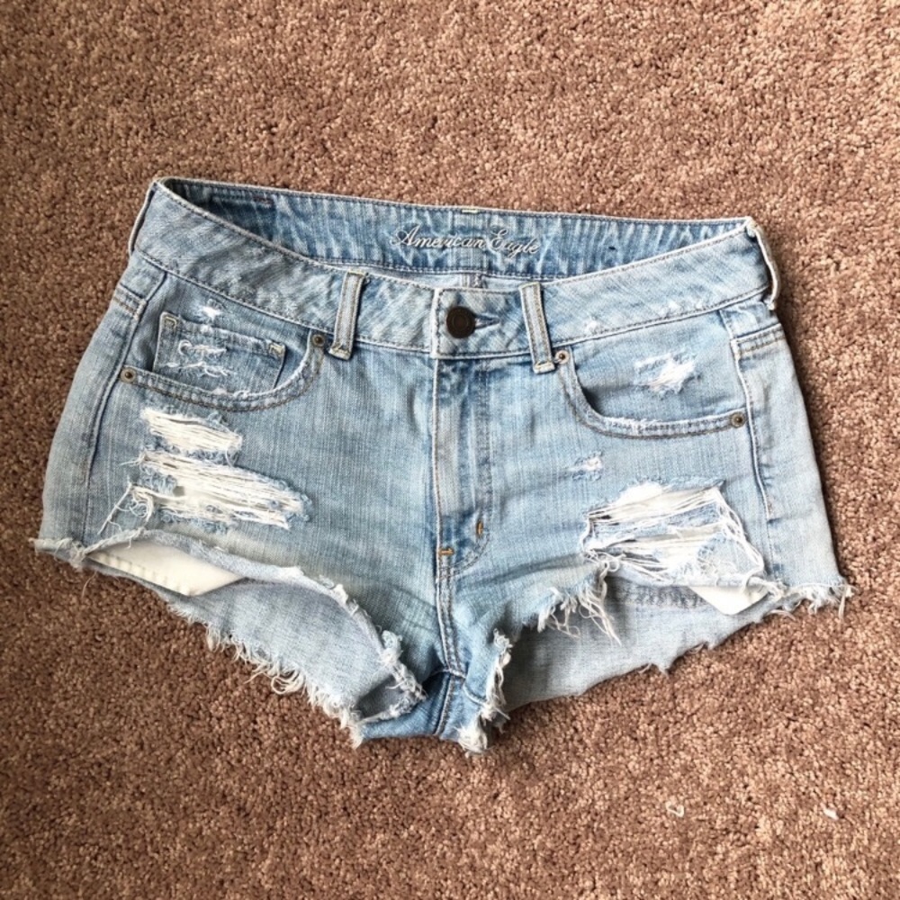 Light wash American Eagle cut off denim shorts